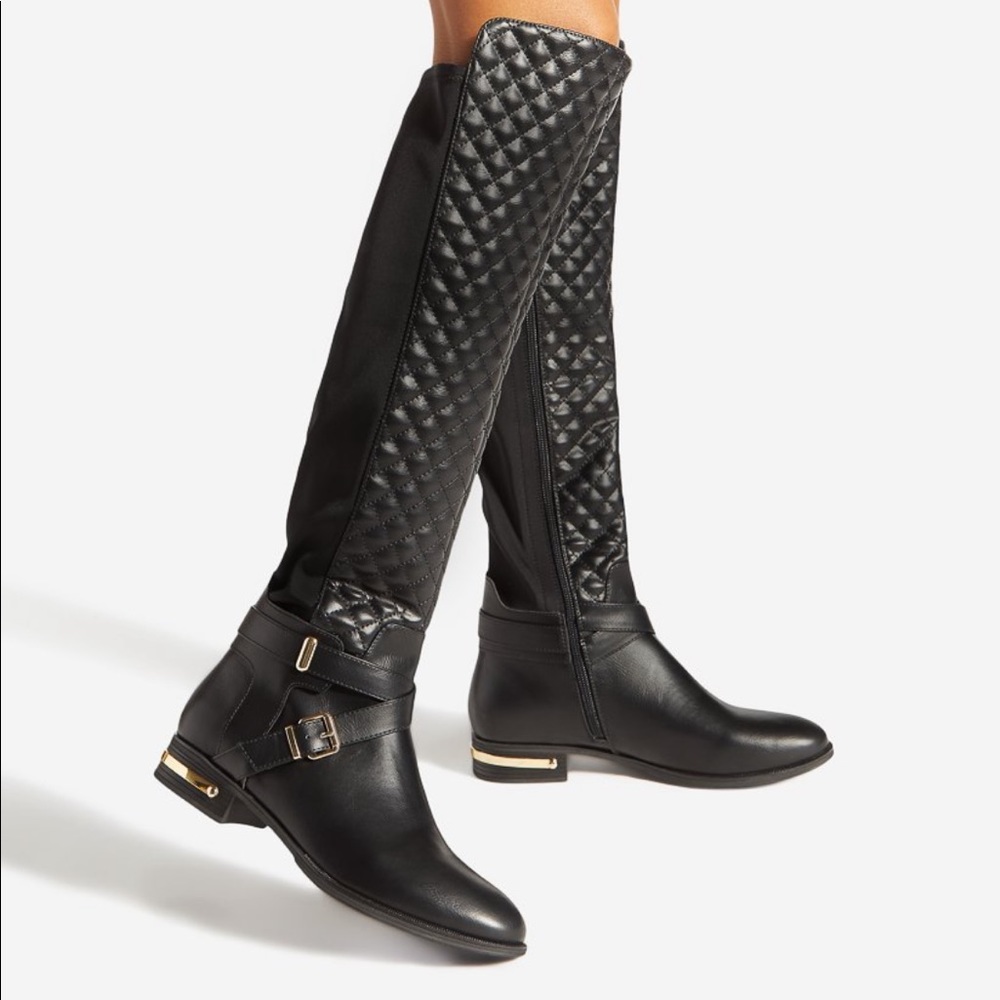 Quilted flat boot